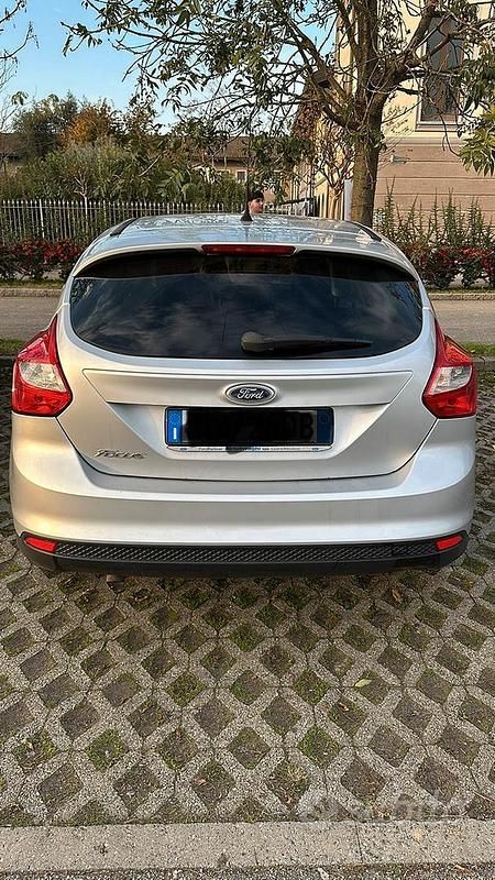 Usata Ford Focus 120 CV (88 kW) 2012 Grigio Berlina