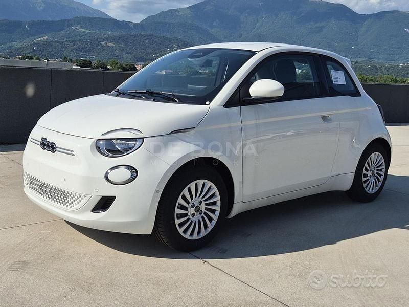 Nuova Fiat 500e 69 kW (95 CV) 2025 Bianco Utilitaria