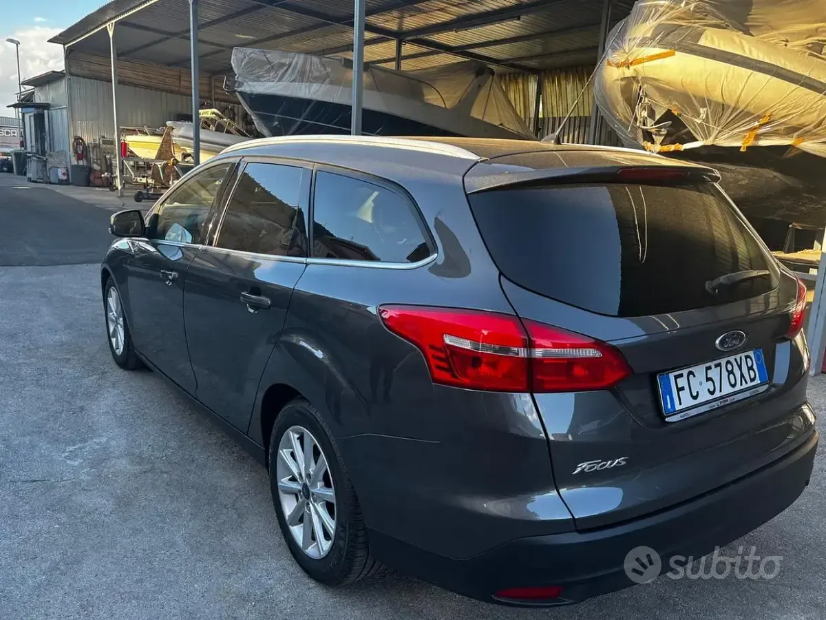 Usata Ford Focus Business Edition 120 CV (88 kW) 2016 Grigio Station wagon