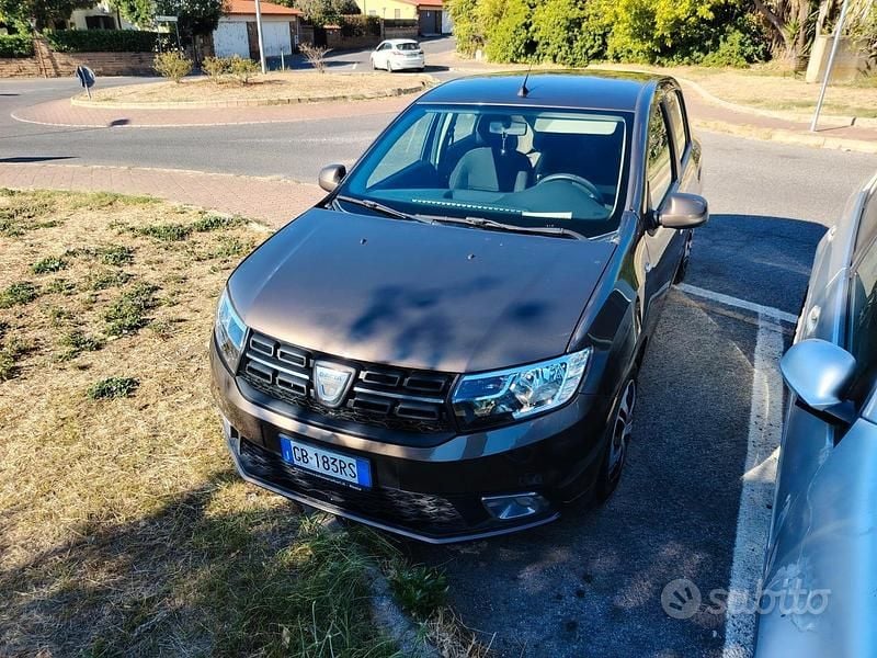 Usata 2020 Dacia Sandero Due volumi | 9000 € (Buon prezzo) - Immagine 1/4