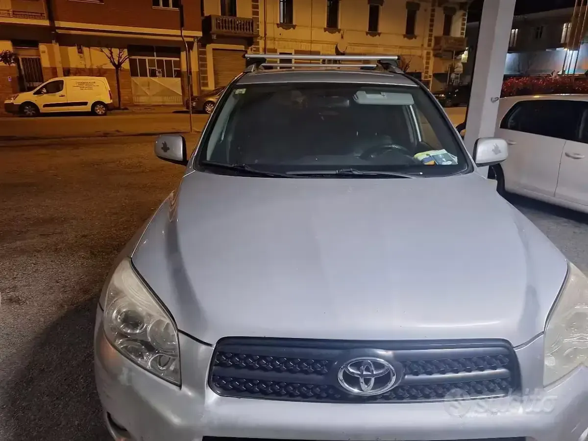 Usata Toyota RAV4 136 CV (100 kW) 2008 SUV