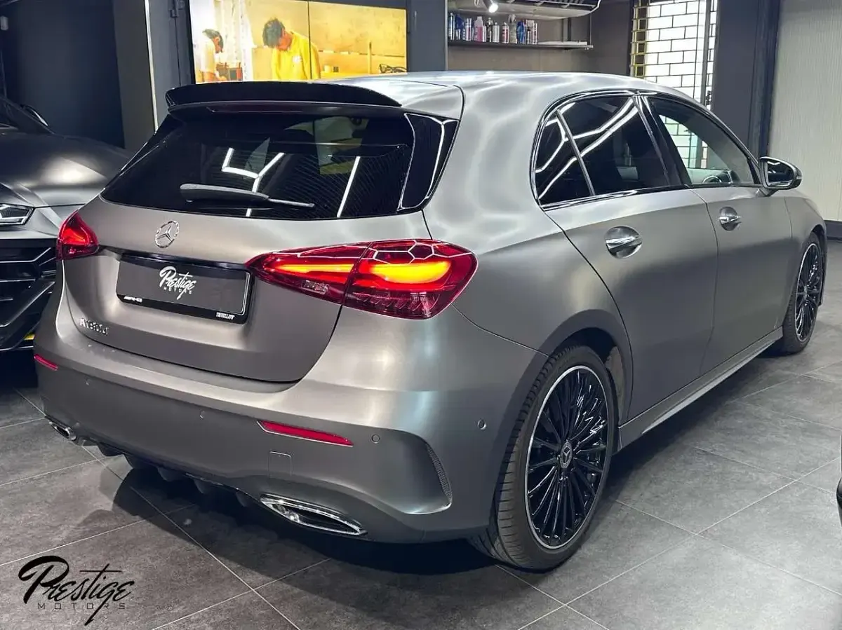 Usata Mercedes A180 AMG Line Premium Plus 116 CV (85 kW) 2023 Grigio Berlina