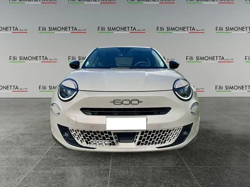 Usata Fiat 600 145 CV (106 kW) 2025 Beige SUV