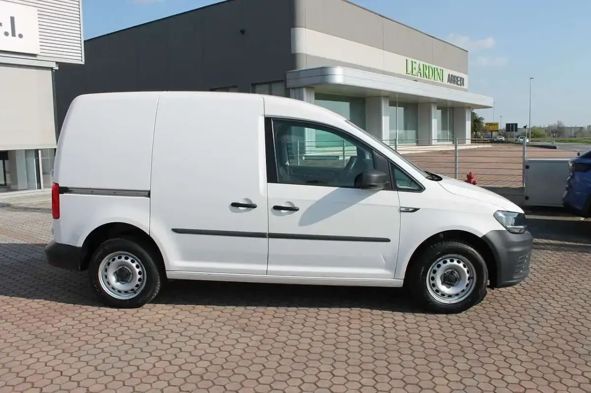 Usata VW Caddy Business 110 CV (80 kW) 2021 Bianco puro Monovolume
