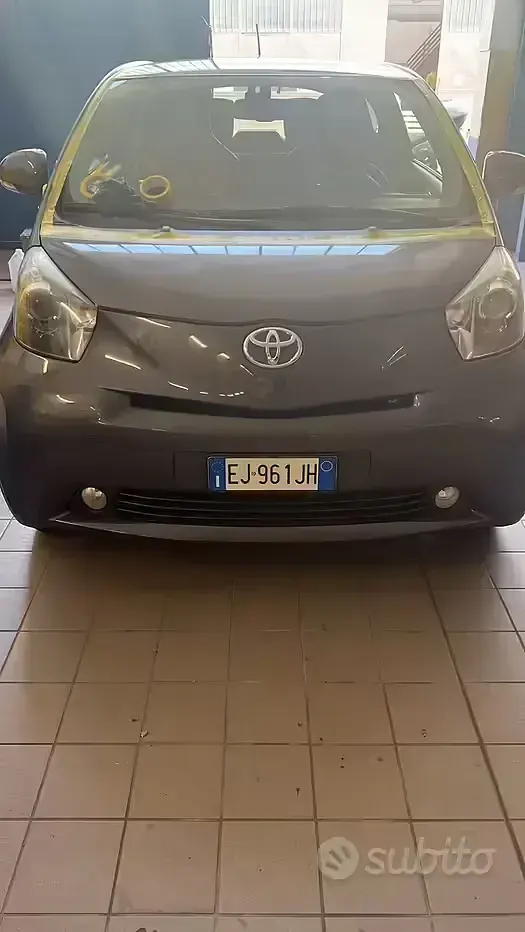 Usata Toyota iQ Executive 99 CV (72 kW) 2009 Grigio Utilitaria