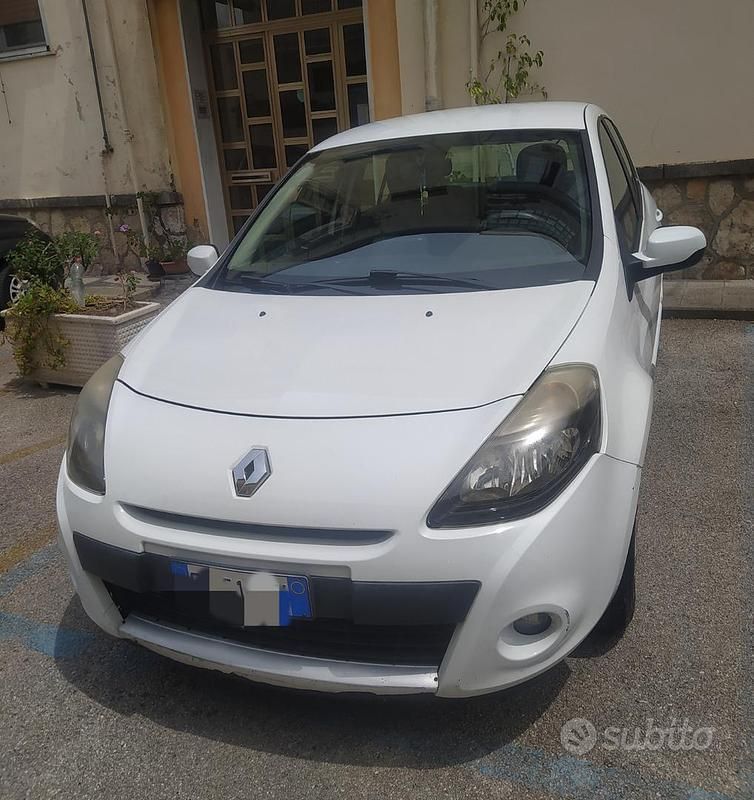 Bianco Usata 2012 Renault Clio IV Due volumi | 3700 € (Buon prezzo) - Immagine 1/4