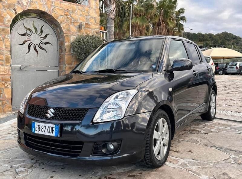 Nero Usata 2010 Suzuki Swift Due volumi | 3500 € (Buon prezzo) - Immagine 1/4