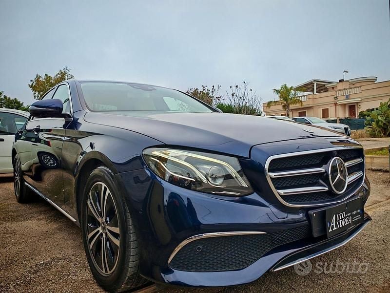 Usata Mercedes E200 Premium 160 CV (117 kW) 2019 Blu Berlina