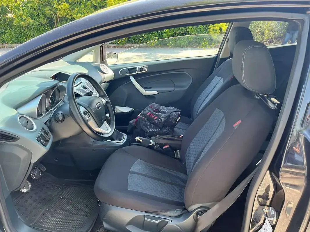 Usata Ford Fiesta 95 CV (69 kW) 2010 Nero Berlina