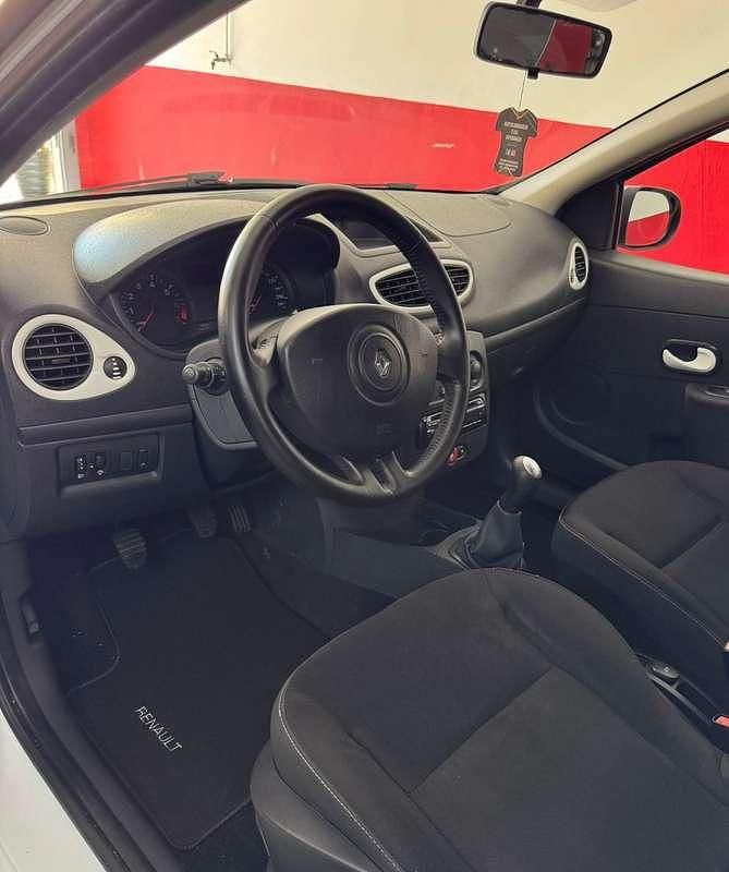 Usado Renault Clio II 75 CV (55 kW) 2011 Berlina