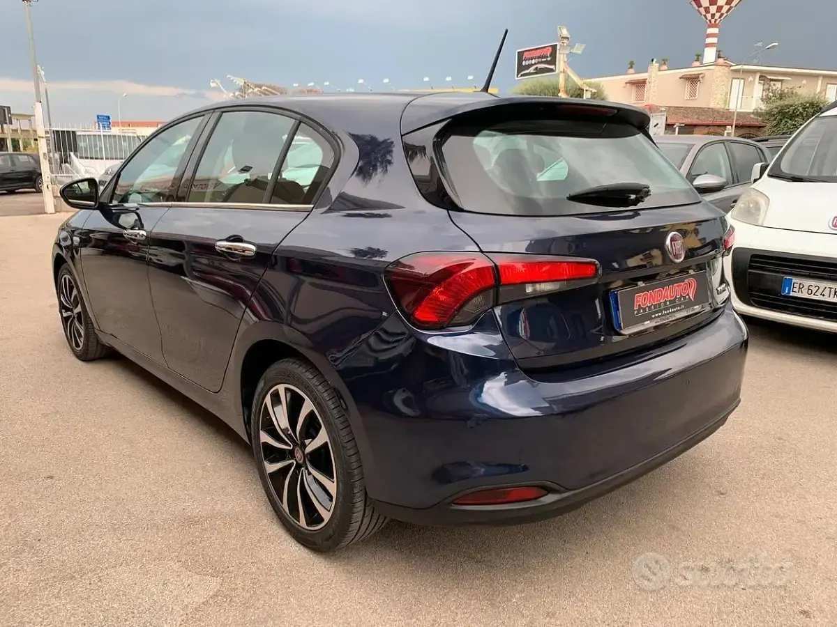 Usata Fiat Tipo Lounge 95 CV (69 kW) 2018 Bluazzurro Berlina
