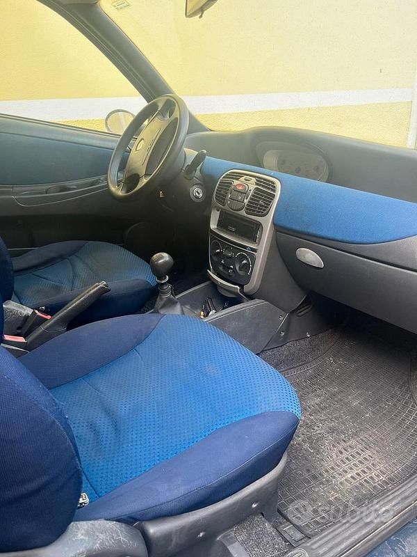 Usata Lancia Ypsilon 2002 Blu Utilitaria