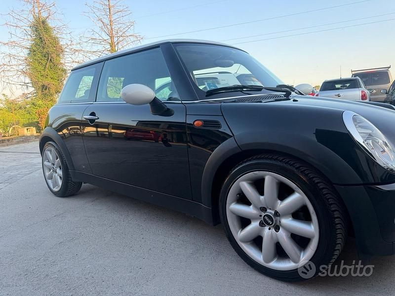 Usata Mini Cooper 115 CV (84 kW) 2004 Nero Utilitaria