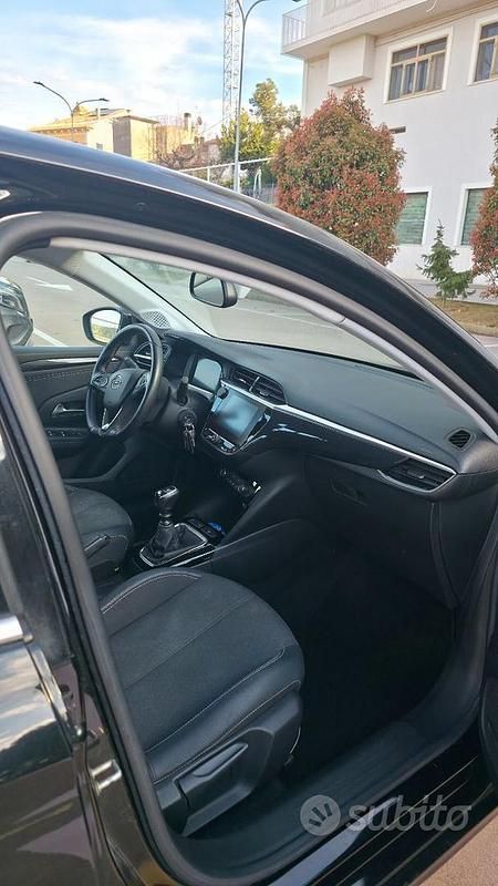 Usata Opel Corsa Elegance 102 CV (75 kW) 2021 Nero Utilitaria