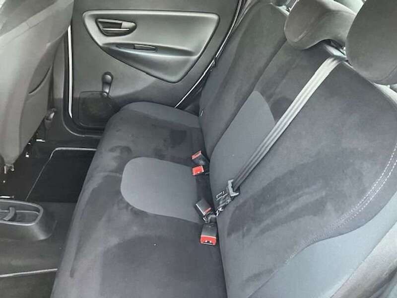 Usata Lancia Ypsilon S 95 CV (69 kW) 2014 Argento Utilitaria