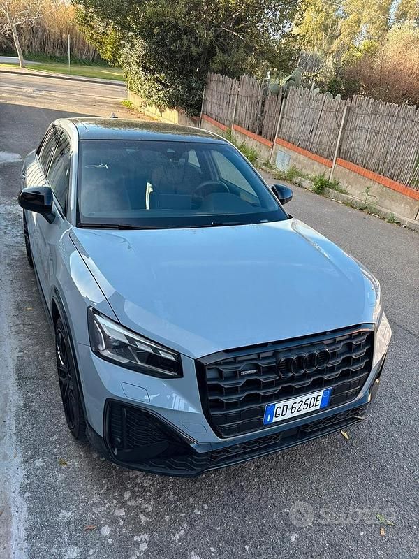 Grigio Usata 2021 Audi Q2 Ambiente SUV | 33.500 € (Molto cara) - Immagine 1/4