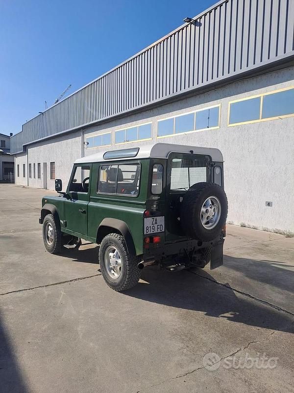 Usata Land Rover Defender 122 CV (89 kW) 2000 Verde SUV