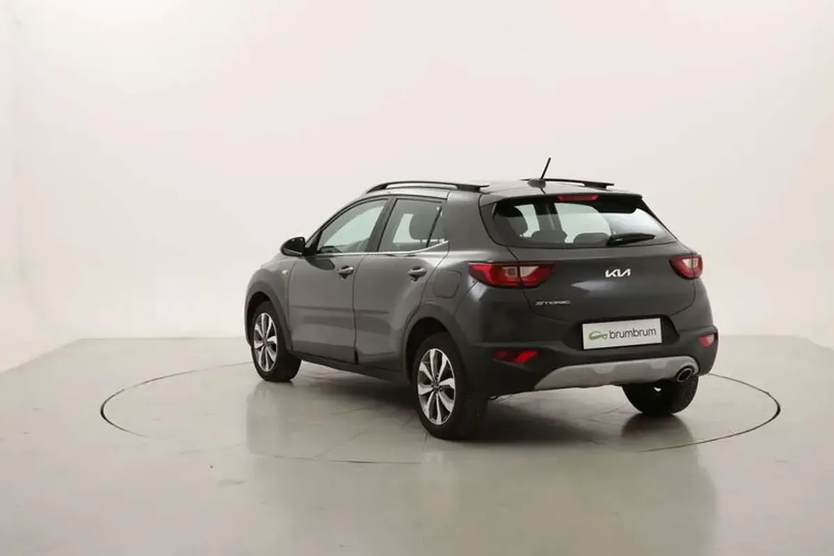 Usata Kia Stonic Style 101 CV (74 kW) 2022 Grigio SUV