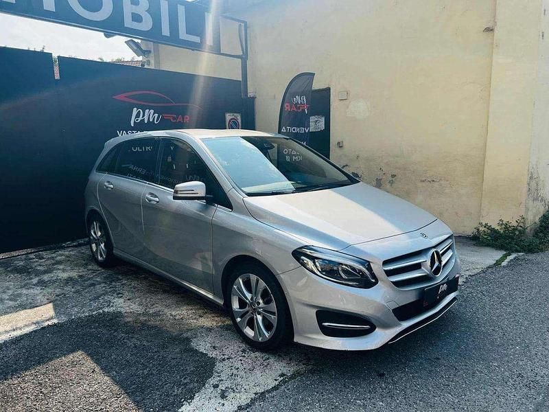 Usata Mercedes B200 Premium 136 CV (100 kW) 2018 Grigio Monovolume
