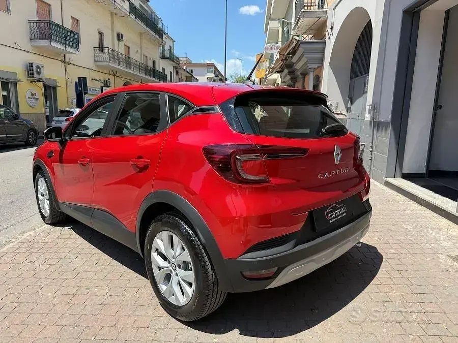 Usata Renault Captur Zen 100 CV (73 kW) 2023 Nero SUV