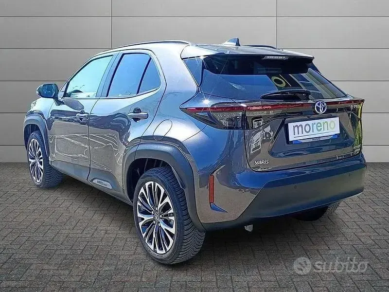 Usata Toyota Yaris Cross Lounge 116 CV (85 kW) 2023 Grigio SUV