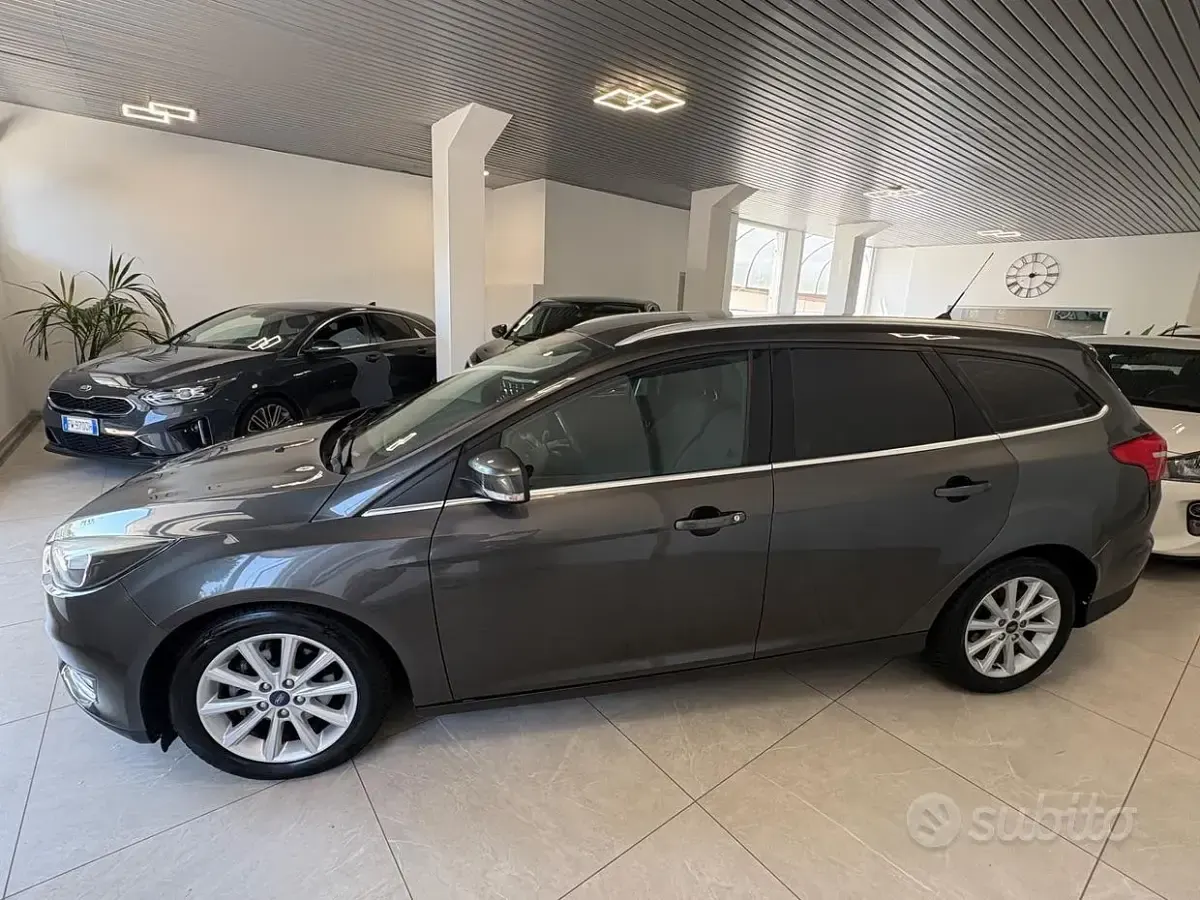 Usata Ford Focus ST-Line 120 CV (88 kW) 2018 Grigio Station wagon