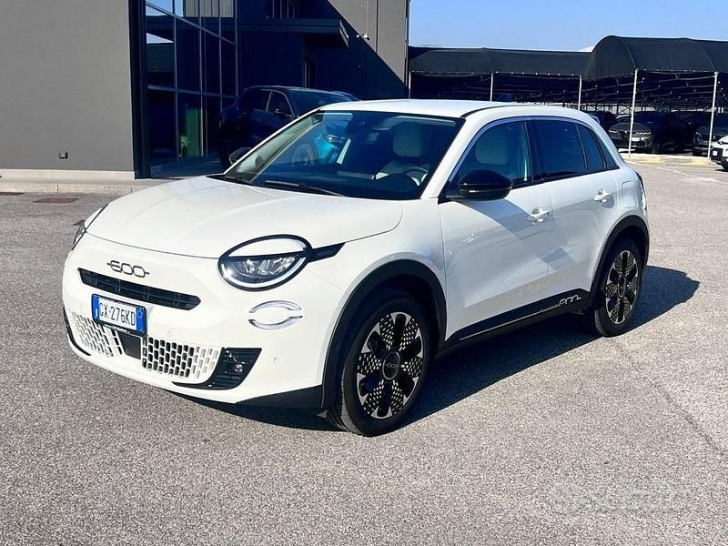 Nuova Fiat 600 La Prima 110 CV (80 kW) 2025 Bianco SUV