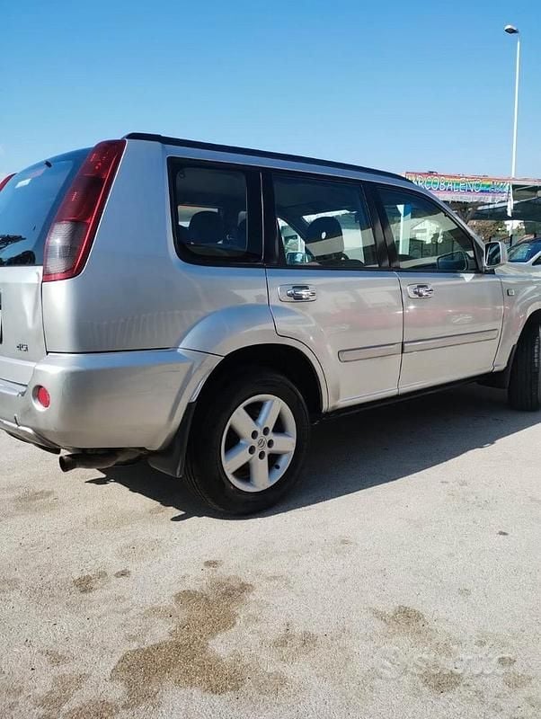 Usata Nissan X-Trail 136 CV (100 kW) 2006 Grigio SUV