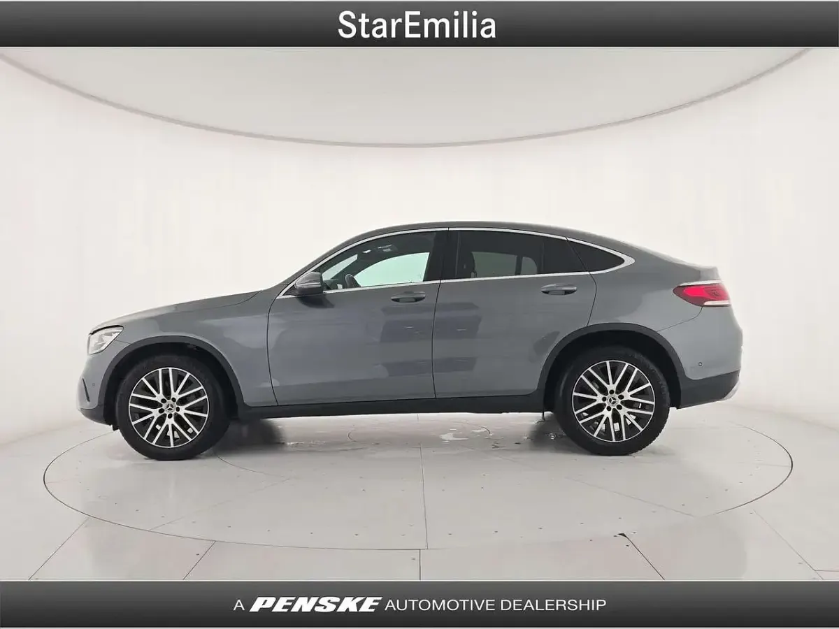 Usata Mercedes GLC300 245 CV (180 kW) 2022 Grigio SUV