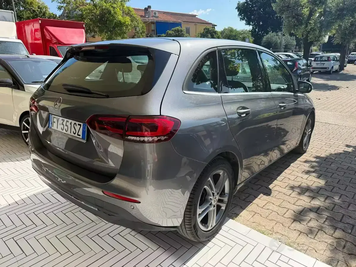 Usata Mercedes B180 Business 116 CV (85 kW) 2019 Grigio Utilitaria