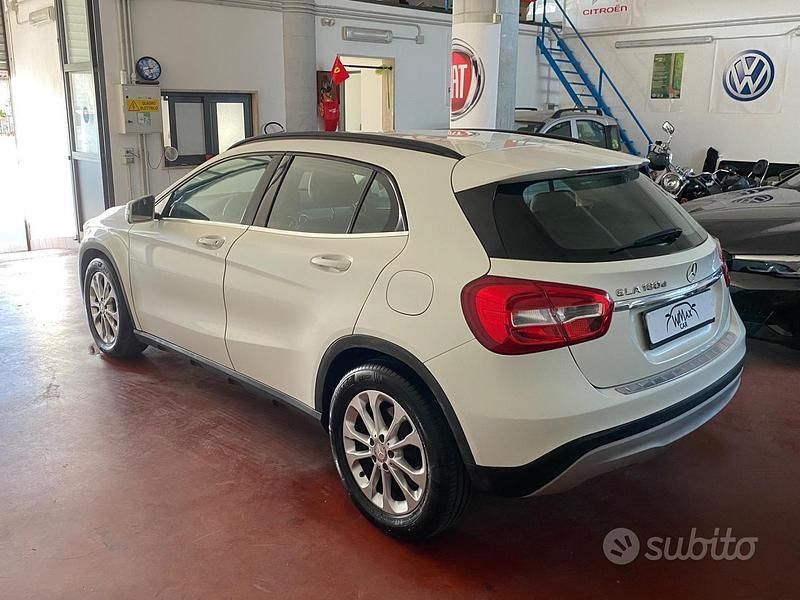 Usata Mercedes GLA180 109 CV (80 kW) 2016 Bianco SUV