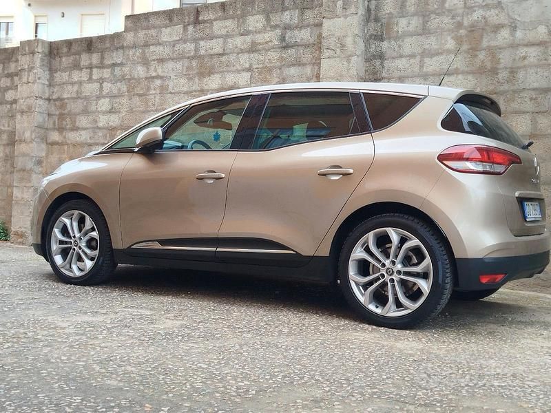 Usata Renault Scénic IV Business 120 CV (88 kW) 2020 Monovolume