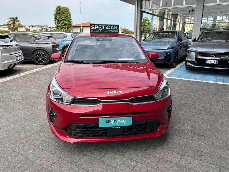 Käytetty Kia Rio Style 84 HP (61 kW) 2023 Punainen Sedan