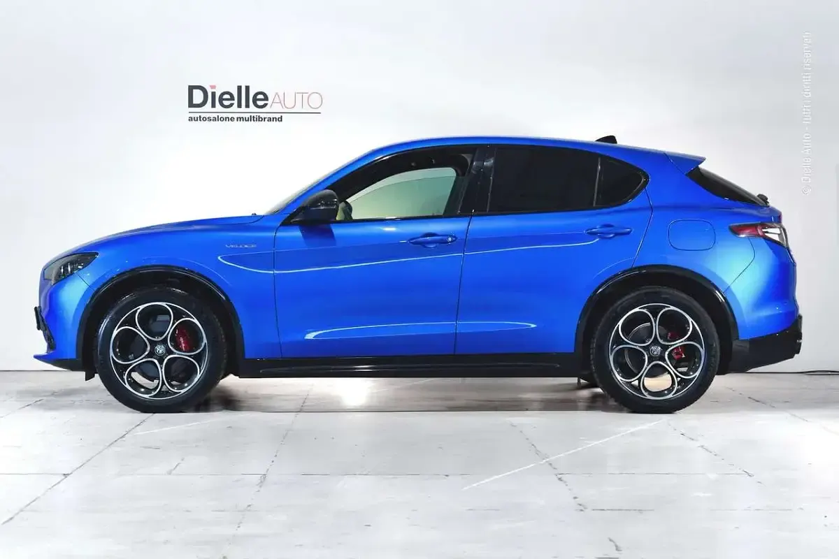 Usata Alfa Romeo Stelvio Veloce 209 CV (153 kW) 2024 Blu misano metallizzato SUV