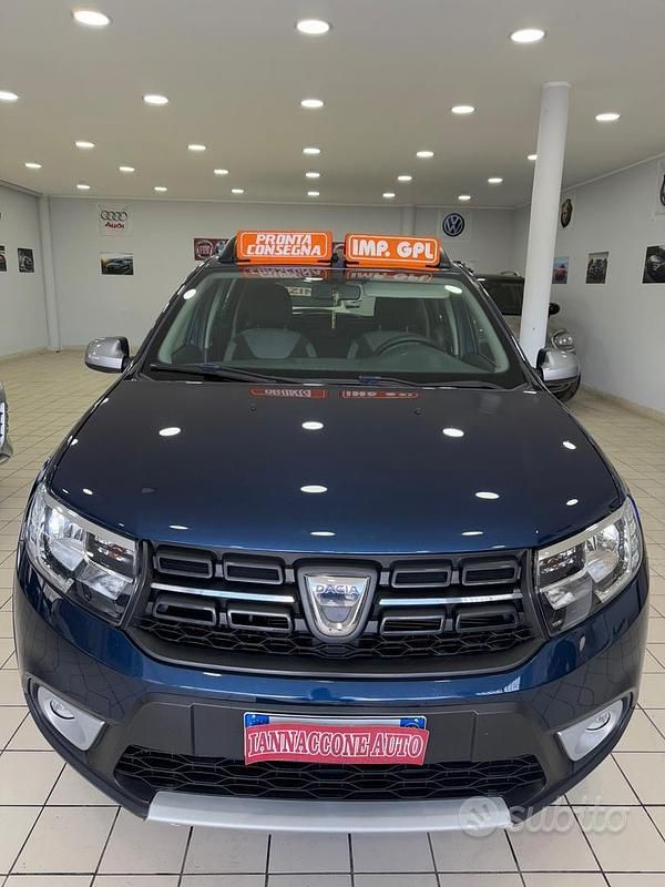 Blu Usata 2018 Dacia Sandero Stepway Tre volumi | 7999 € (Buon prezzo) - Immagine 1/4