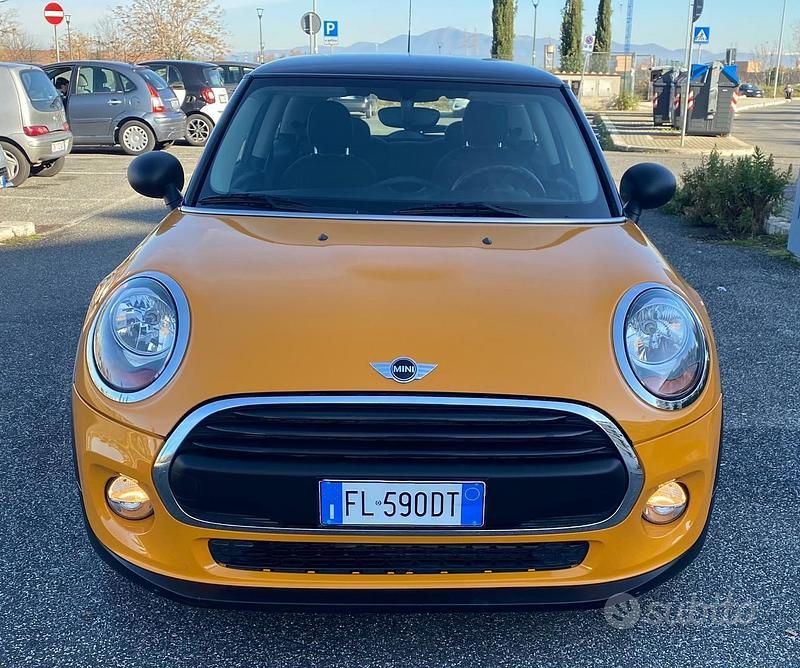 Usata Mini ONE 74 CV (54 kW) 2017 Arancione Utilitaria