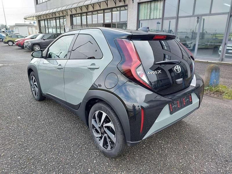 Nuova Toyota Aygo X Trend 72 CV (52 kW) 2025 Verde SUV