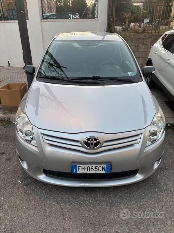 Usata Toyota Auris 2011 Grigio Berlina