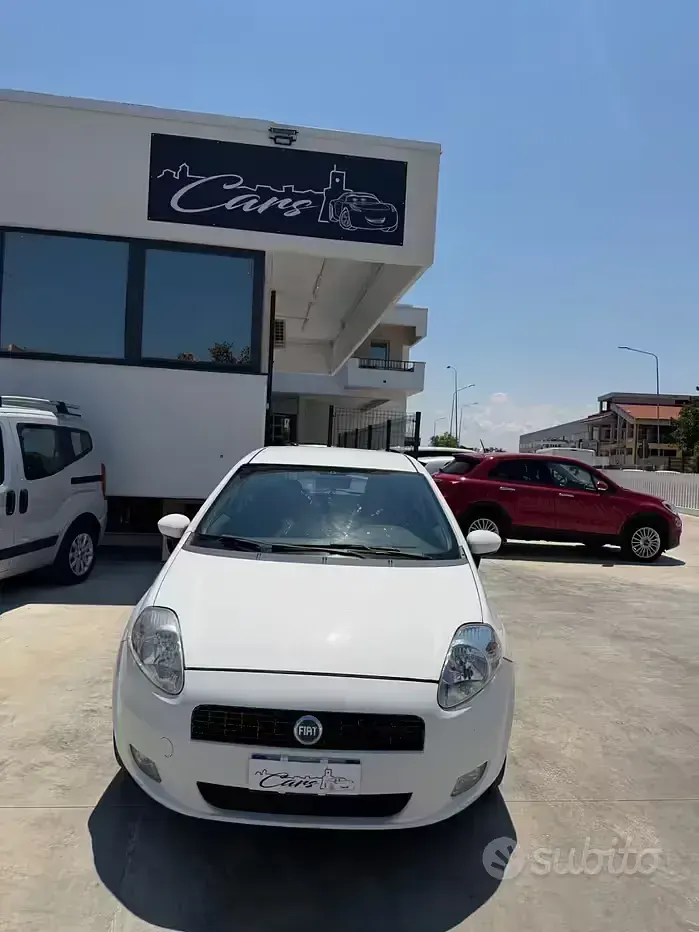 Usata Fiat Grande Punto Emotion 120 CV (88 kW) 2006 Bianco Utilitaria