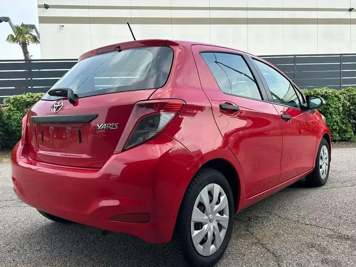Occasion Toyota Yaris Lounge 69 ch (50 kW) 2012 Rouge Citadine
