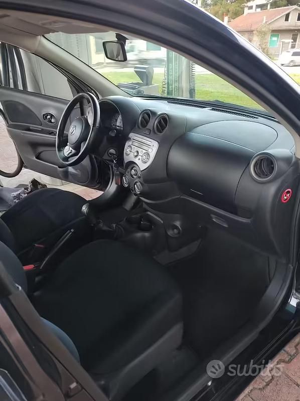 Usata Nissan Micra Acenta 98 CV (72 kW) 2012 Nero Utilitaria