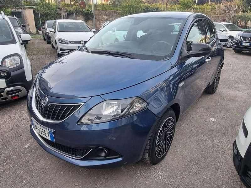 Usata Lancia Ypsilon Gold 69 CV (50 kW) 2023 Blu Utilitaria