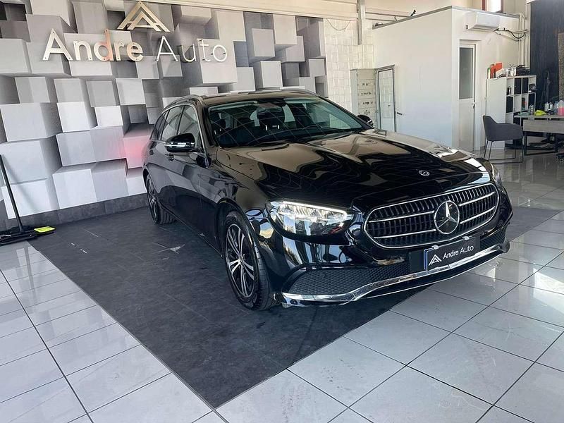 Usata Mercedes E200 Premium 160 CV (117 kW) 2022 Nero ossidiana metall Station wagon