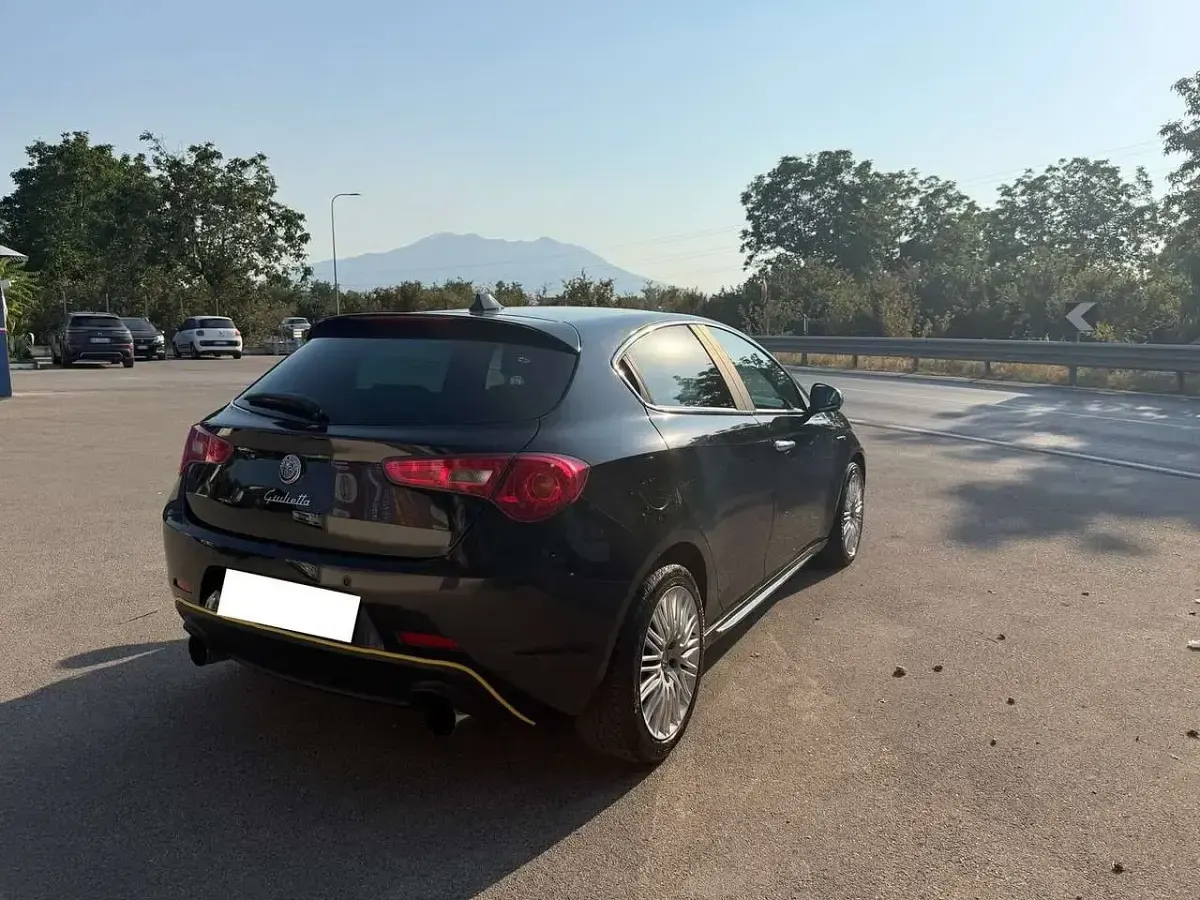 Usata Alfa Romeo Giulietta Exclusive 105 CV (77 kW) 2012 Nero Utilitaria