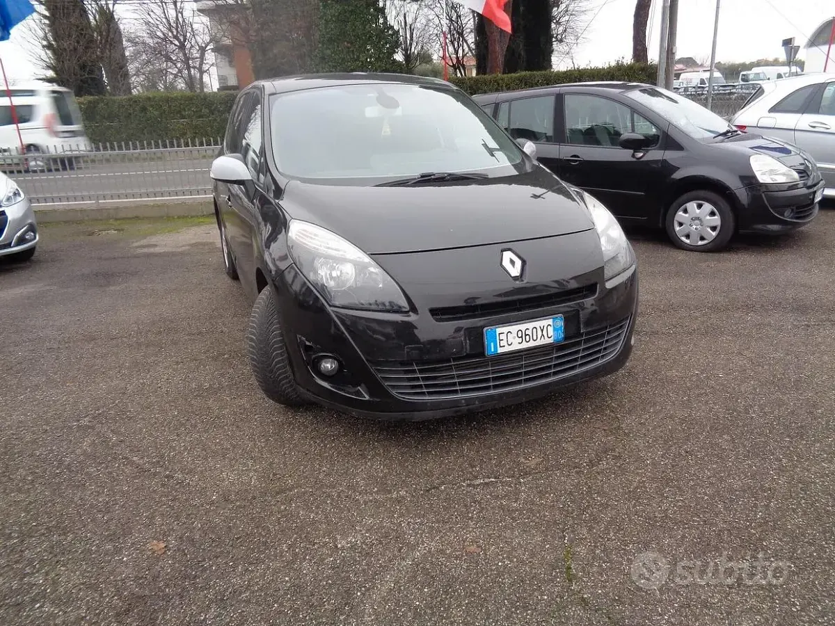 Usata Renault Scénic 110 CV (80 kW) 2010 Nero Monovolume