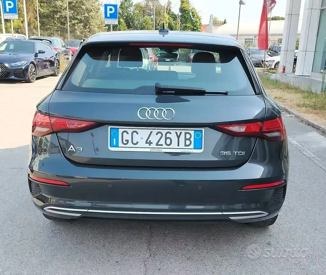 Usata Audi A3 Business 150 CV (110 kW) 2021 Grigio Berlina