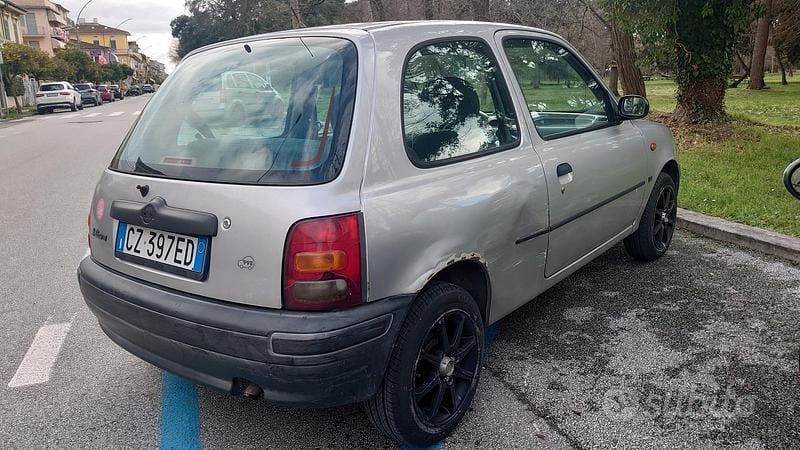 Usata Nissan Micra SE 54 CV (39 kW) 2000 Grigio Utilitaria