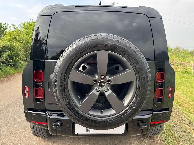 Gebraucht Land Rover Defender SE Dynamic 200 PS (147 kW) 2024 Grau SUV