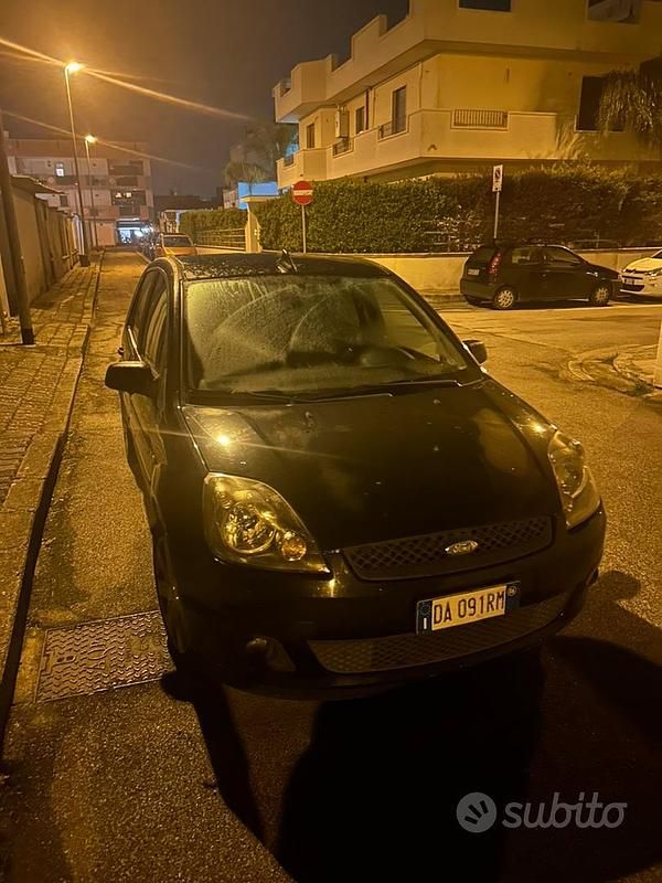 Usata Ford Fiesta 73 CV (53 kW) 2006 Nero Utilitaria
