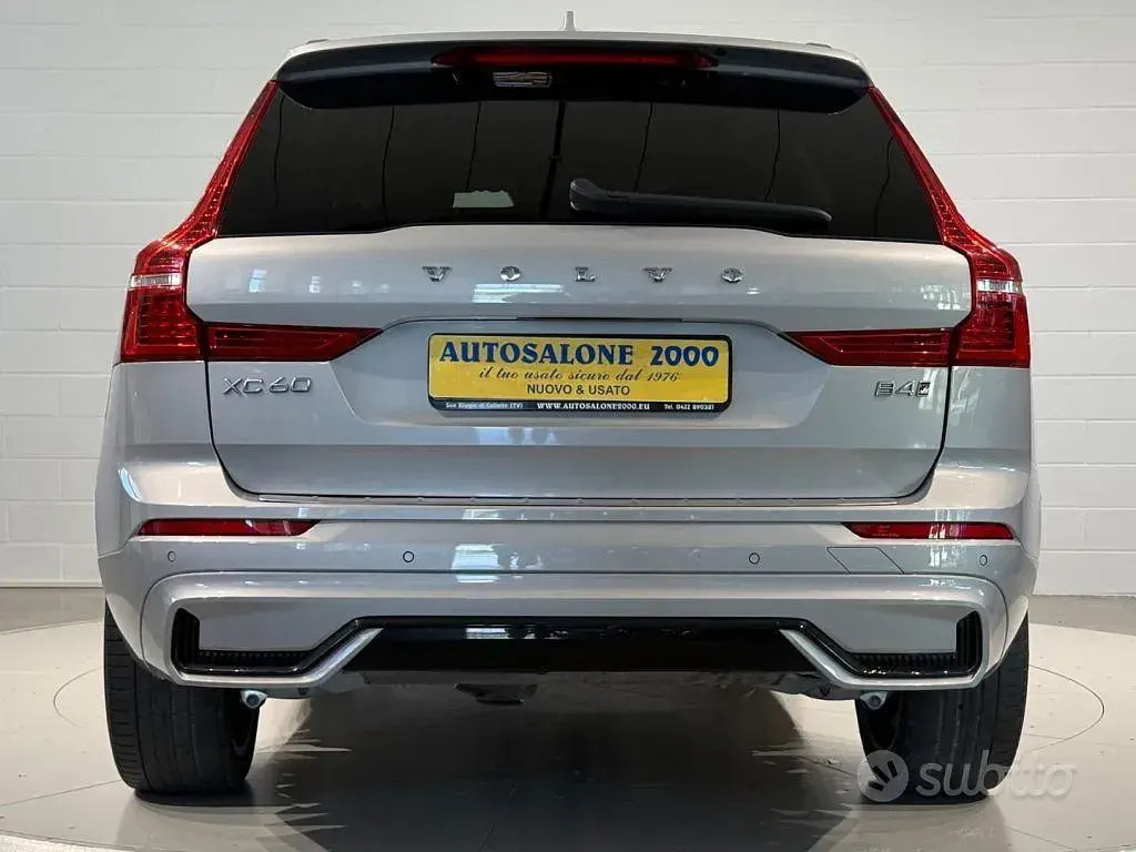 Usata Volvo XC60 R-Design 197 CV (144 kW) 2022 Grigio SUV